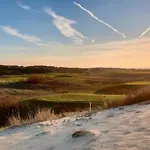 Quiet Renovated Nest With A Nice View Of The Golf
