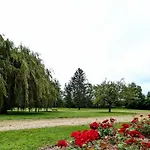 Le Petit Nid, T2 Rez De Jardin Avec Parking - Plage Et Commerces A 15 A Pied