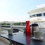 Appartement 2 Pieces Avec Piscine, Balcon Et Parking - La Rochelle Minimes - Fr-1-246-604