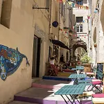 Maison Atypique Au Coeur De Montpellier, Cours Et Parking