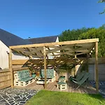 Dans Une Maison Familiale Avec Jardin A 800M De La Plage