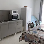 T2 Climatise, 2 Cours, Proche Plage, Parking Prive, 5 Pers., Animaux Acceptes - Fr-1-797-58