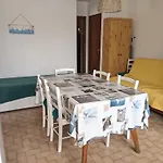 Villa T2 Climatisee, 5 Pers, Proche Plage, Cour, Jardin, Barbecue, Parking, 2* Meubles Tourisme - Fr-1-797-57