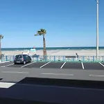 T2 En Bord De Mer Pour 4 Pers, Rdc Avec Parking - Fr-1-797-39