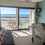 Appartement T2 Front De Mer Avec Balcon Et Parking - Confort Et Activites A Proximite - Fr-1-797-37