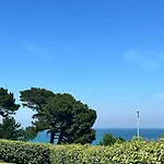 Cabane Pres De La Mer