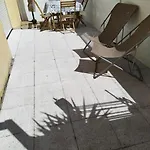 Bas De Villa Climatise Avec Coin Terrasse