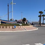 T2 Mezzanine A 250M De La Plage Pour 4/5 Pers Avec Parking Et Tv - Fr-1-797-31