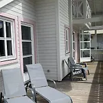 Chalet Spacieux Avec Poele A Bois, Wifi Gratuit, Terrasse, Garage Et Proche Des Pistes - Fr-1-425-122