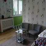 Studio 1 Piece Principale Avec Balcon Local A Velo Prive Place Dans La Rue Pour Voiture