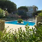 Appartement 4 Personnes Avec Terrasse Et Piscine Proche Plage Et Commerces