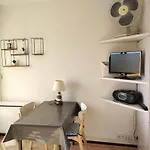Studio 2 Etoiles Avec Loggia Et Proche Des Thermes - Fr-1-571-52