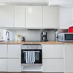 Appartement Tout Equipe Avec Terrasse A Cote Des Plages