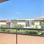Appartement Tout Equipe Avec Terrasse A Cote Des Plages