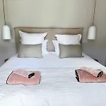 Exceptional 5 Bedroom House Near The Beach