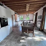 Exceptional 5 Bedroom House Near The Beach