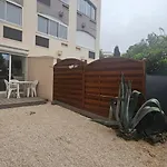 Grand Studio Renove Avec Terrasse Et Clim !