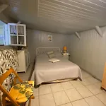 Terrain De Loisirs Avec Mobilhome Proche De La Plage - V0824