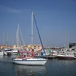 Jolis Studios Vue Sur Mer Port, Etangs Et Canaux Residence Rivercity