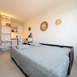 Fully Equipped Apartment St Charles Station