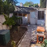 Maison Individuelle, Piscine Et Jardin