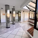 Appartement 2 Pieces Avec Piscine Et Parking, Acces Direct Plage - Fr-1-748-27