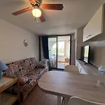 Charmant T2 Avec Loggia, Tv, Lave-Linge, Climatisation Portative, Proche Port Et Plage A Port Leucate - Fr-1-81-621