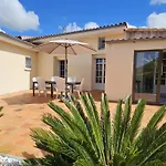 Maison Plain-Pied A Royan: 3 Chambres, Terrasse, Proche Plages, Calme Sur Terrain De 500 M² - Fr-1-71-106