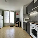 Charmant 2 Pieces A 500M Plage Avec Terrasse Et Parking A Sete - Fr-1-338-404
