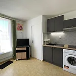 Charmant 2 Pieces A 500M Plage Avec Terrasse Et Parking A Sete - Fr-1-338-404