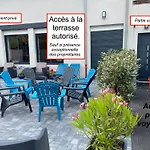 Chambre Tout Confort Avec Commodites Espace Repas Wifi Parking
