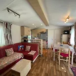 Mobil-Home 3 Chambres Proche Plage A Fouras, Ideal 6 Pers., Equipement Complet, Calme Assure. - Fr-1-709-68