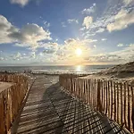 Tout Pres Des Vagues