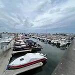 Studio-Cabine, Acces Direct Port Et Plage, Les Pieds Dans L'Eau
