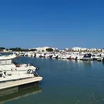 Petit Yacht
