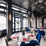 Ambassadeurs Logis Hotel
