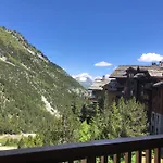 Le Grand Ours - Ski In Ski Out 4 Bed Chalet, Arc 1950