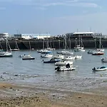 Jolie Maison De Pecheur A Saint-Quay-Portrieux