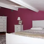 Petite Maison D'Hote Et Son Patio Au Pied De Notre-Dame