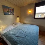 Chalet Cosy A Gruissan, 3 Ch. Avec Salles D'Eau Privees, Wifi - Fr-1-784-32