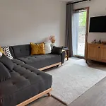 Modern 3 Bedroom Apartment Close To Lifts
