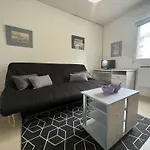 Charmant Studio Rdc A La Rochelle, Pres De La Gare Et Commerces, Parking Prive - Fr-1-246-489