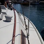 Le Nid Sur L'Eau