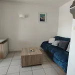 Appartement Bord De Mer - Climatisation, Balcon, Parking Et Piscine - Fr-1-801-3
