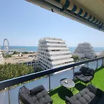 Appartement Lumineux Avec Vue Sur Mer A 50 M De La Plage Et Du Centre