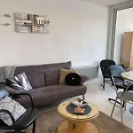 Appartement 3 Pieces Tout Confort Avec Loggia Fermee Et Equipements Modernes, Proche Des Thermes - Fr-1-553-208