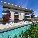 Spacieux Appartement Avec Jardin Dans Residence De Grand Standing Avec Piscine
