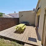Petite Maison Agreable A 300 M De La Plage