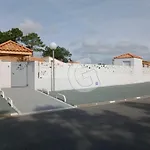 Pavillon 5 Pers. Avec Piscine, A 200M De La Plage A La Tranche-Sur-Mer - Fr-1-357-332