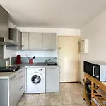 Charmant 2 Pieces A Sete, A 300M De La Plage Avec Parking Et Loggia Vitree - Fr-1-338-302